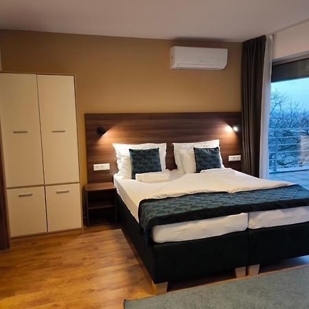 River View Apartments Hotel Bratislava Bagian luar foto