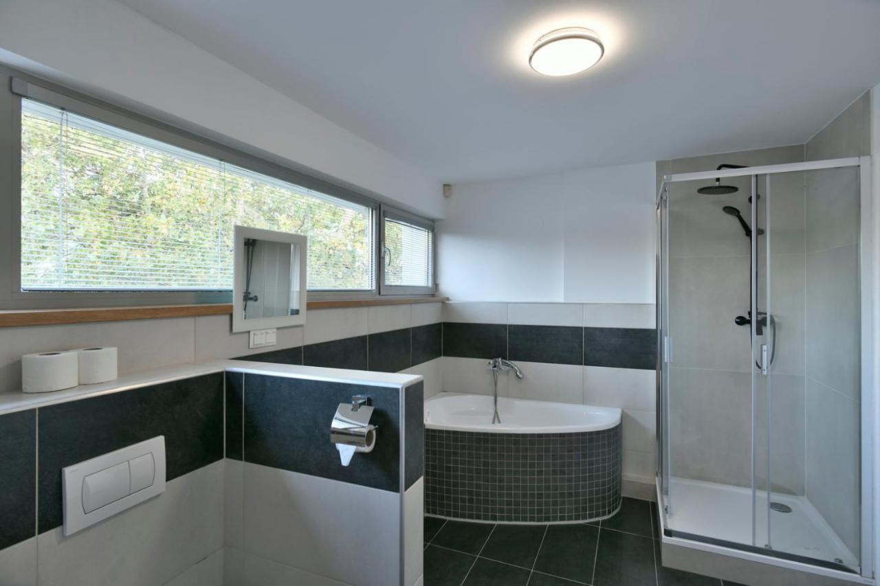 River View Apartments Hotel Bratislava Bagian luar foto