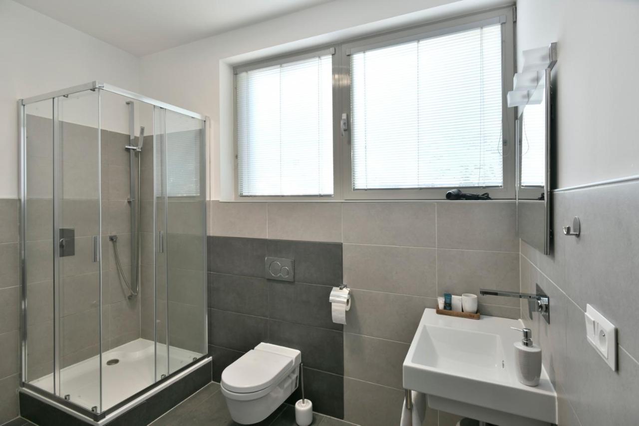 River View Apartments Hotel Bratislava Bagian luar foto