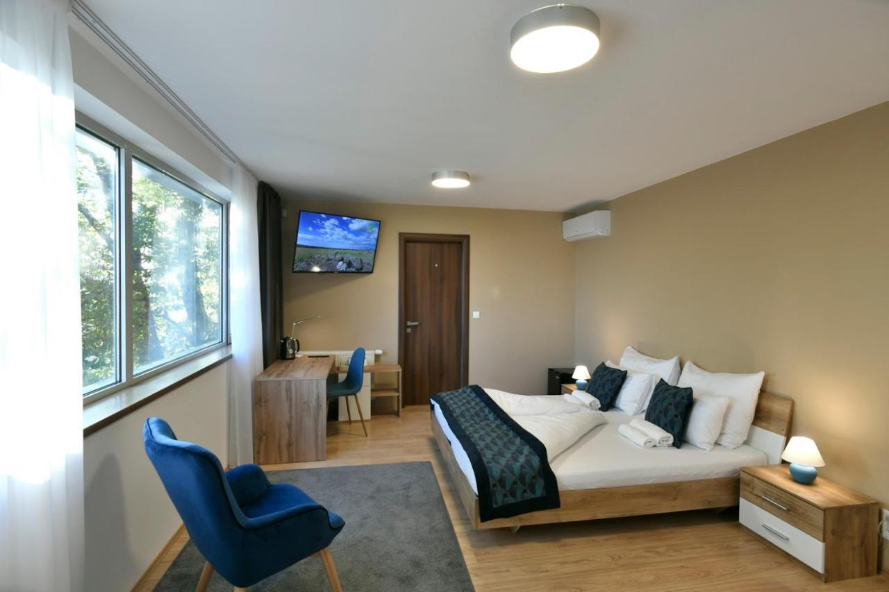 River View Apartments Hotel Bratislava Bagian luar foto