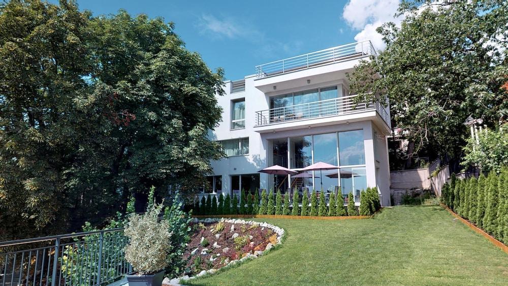 River View Apartments Hotel Bratislava Bagian luar foto