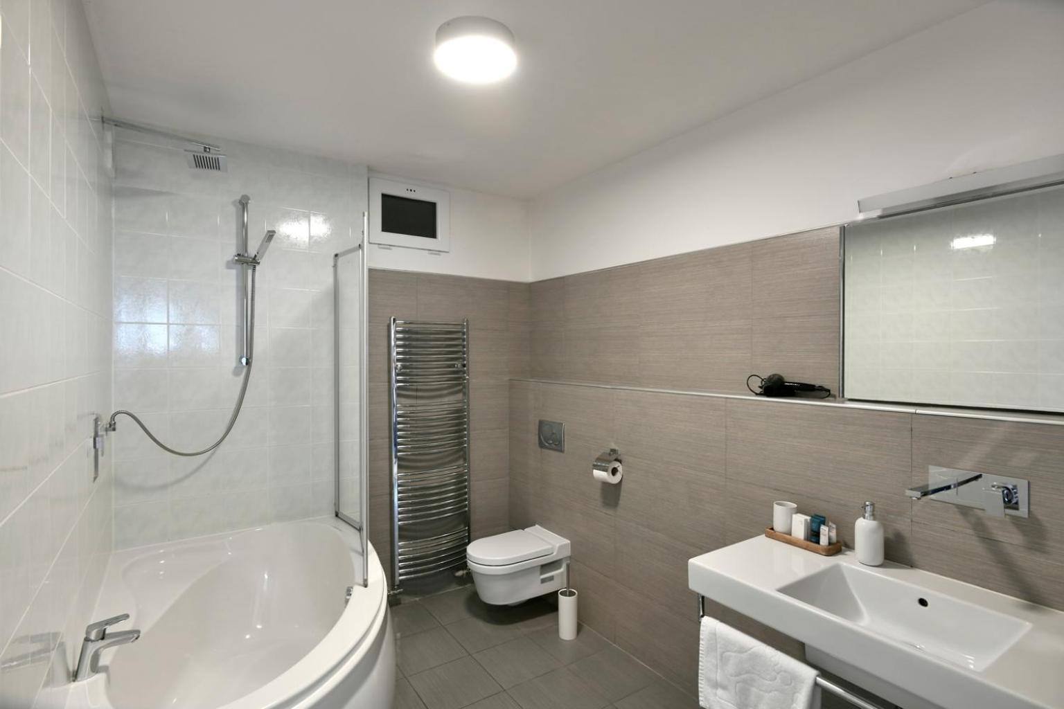 River View Apartments Hotel Bratislava Ruang foto