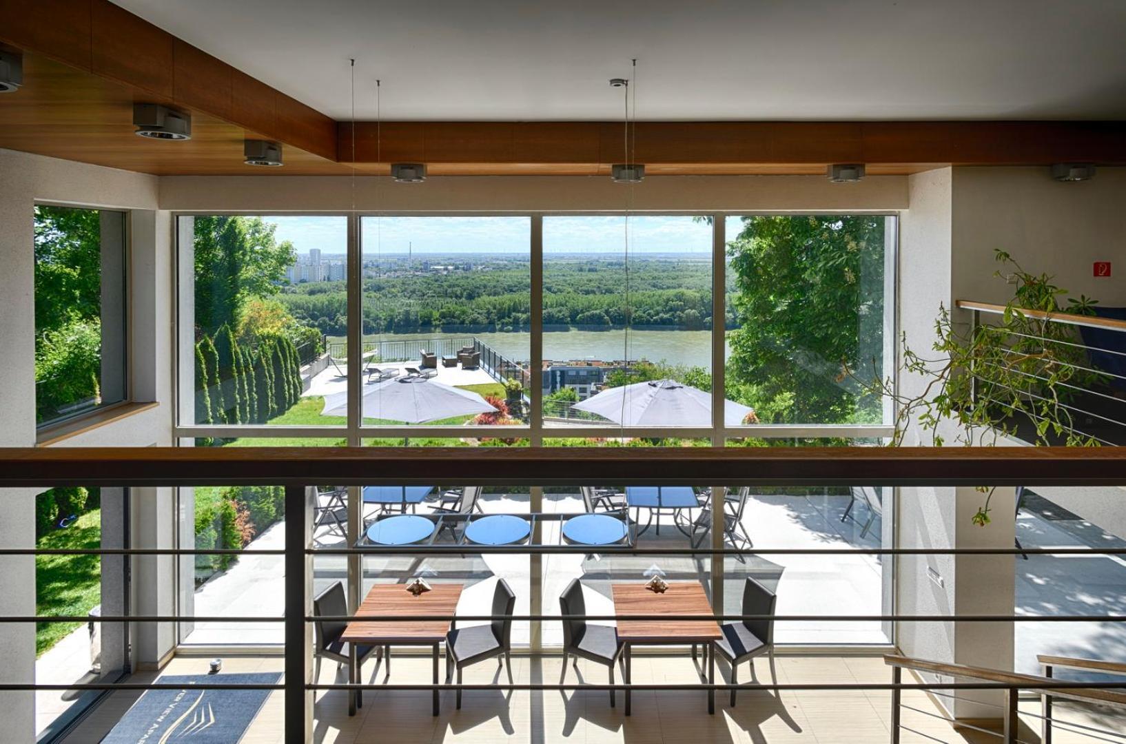 River View Apartments Hotel Bratislava Bagian luar foto